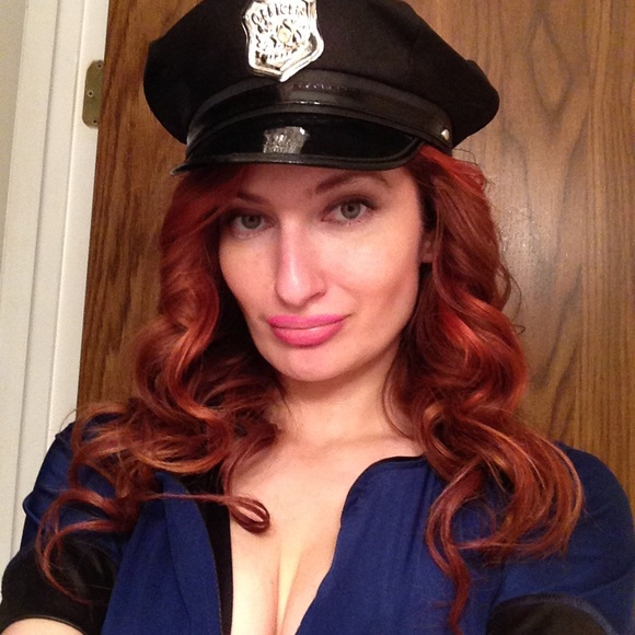 Meet your Posher, Lisa! 🥰❤️💕 - Picture 13 of 15